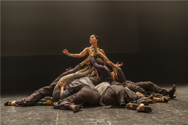 Extracto de FRONTERAS EN EL AIRE Cía. Ángel Rojas Dance Project